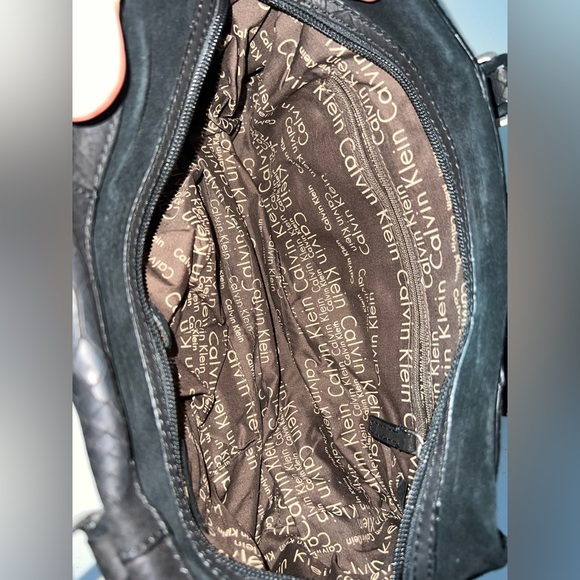 Calvin Klein black mini duffle shaped shoulder bag - Picture 3 of 3